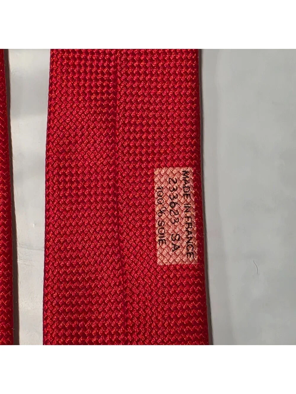HERMES Paris Red Knit Woven Silk Tie Made in France 62x3.5 Grenadine Flaw see